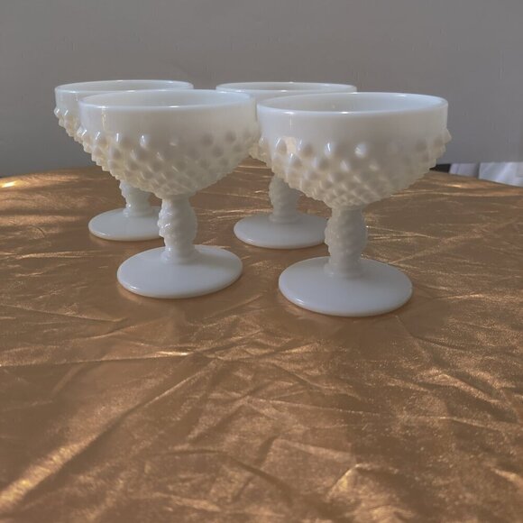 Ice Cream Cups in Hobnail, on a footed base. Amazing White Milkglass from Fenton - Picture 4 of 8